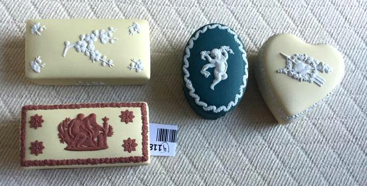 lot 118 image: Wedgewood Made in Englands Annual Heart Box ...