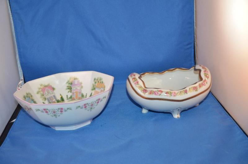 lot 124 image: The Lenox Village Bowl 1995 Austria footed b...