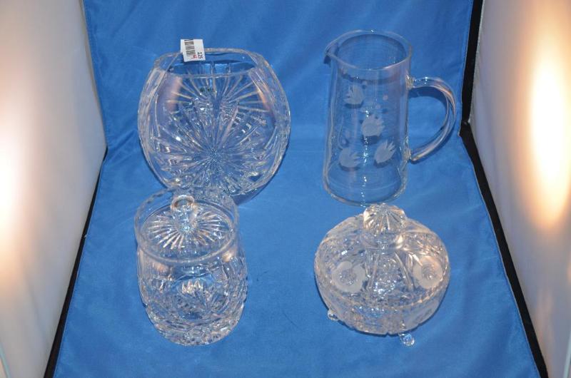 lot 125 image: Galway Irish Crystal Vase. Etched glass Pitch...