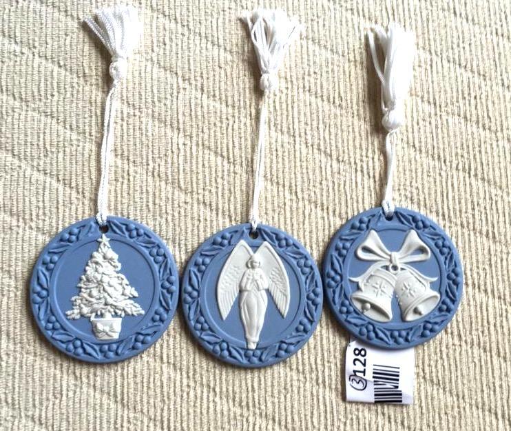 lot 128 image: Wedgwood White on Blue (3) Ornaments. #89.&nb...