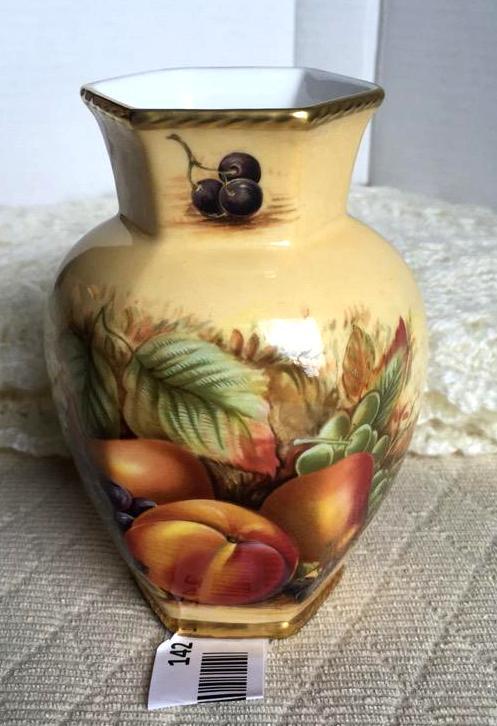 lot 142 image: Beautiful Vase with a Gilted&nbspEdge and Pa...