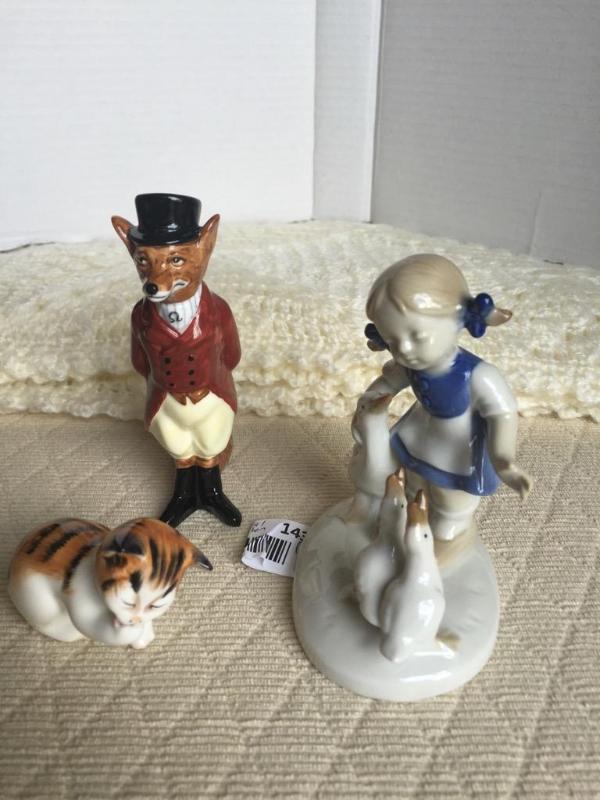 lot 143 image: 2 Royal Doulton&nbspChina Porcelain Figurine...