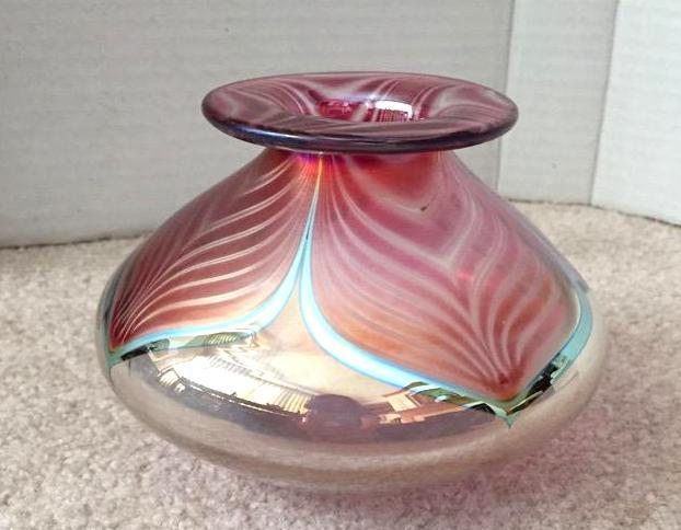lot 144 image: Royal Doulton&nbspSmall&nbspVase. Pinks.&nb...