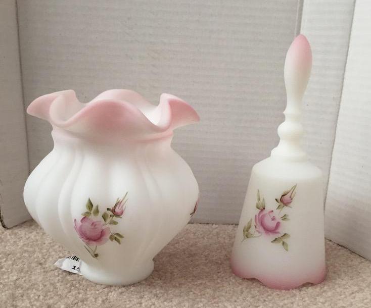 lot 154 image: Fenton Custard&nbspBell is 7" tall, Mat...