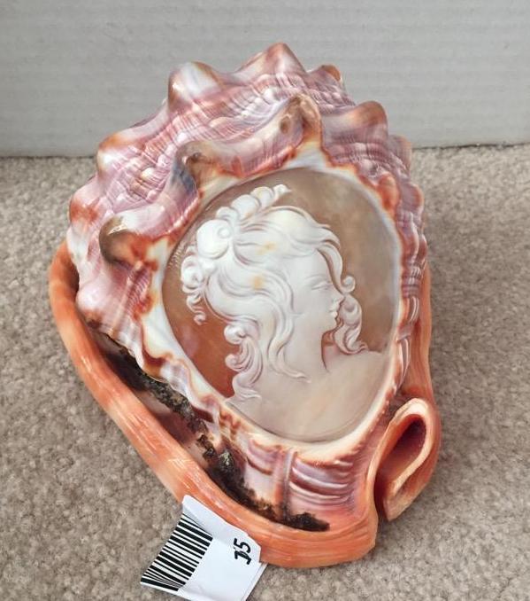 lot 155 image: Engraved Conch Shell with Victorian Cameo. Me...
