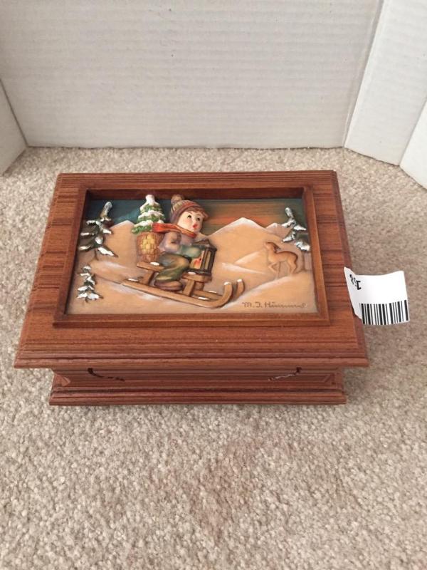 lot 158 image: Goebel Music Box. First Edition in a series o...