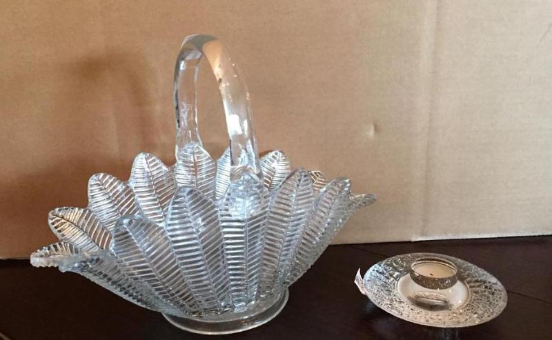 lot 195 image: Orrefors Swedon plate. Crystal fruit bowl wit...