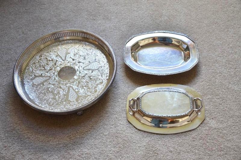 lot 207 image: Serving Pieces Homan Mfg. Co. Covered Servin...