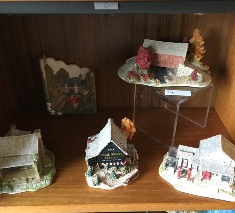 lot 219 image: Collectible LILLIPUT LANE&nbspLimited figuri...