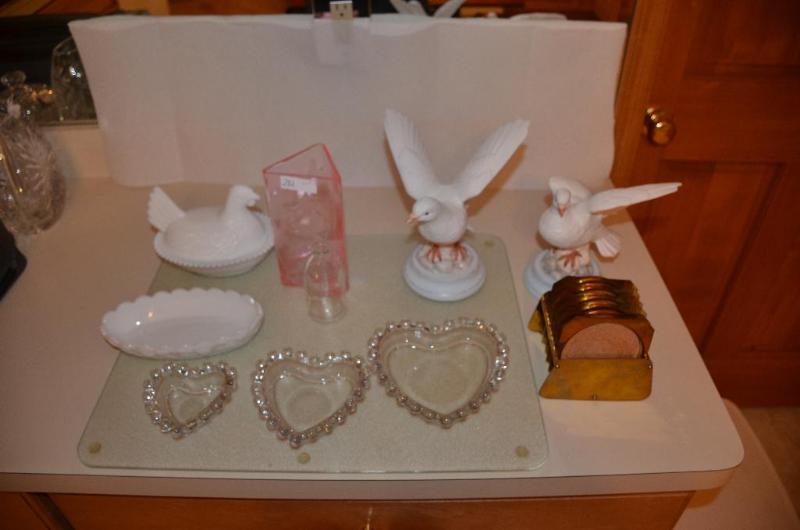lot 282 image: Lot of 10 Glassware White&nbspMilk&nbspglas...