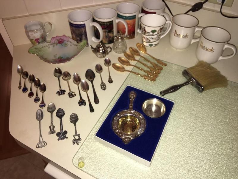 lot 304 image: Souvenier Spoons from the world. Misc. coffee...