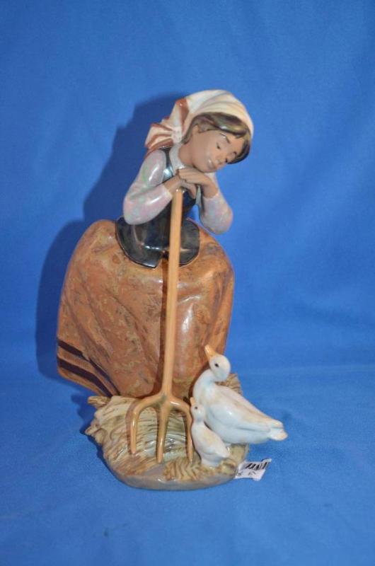 lot 51 image: Lladro  Harvest Helpers numbered 2178.&n...