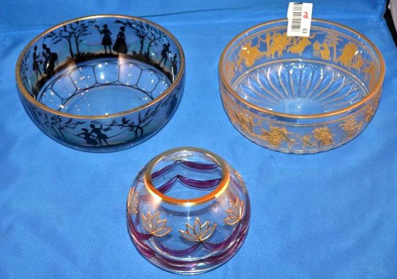lot 63 image: Val St Bowl with Raised Gold design 7" d...