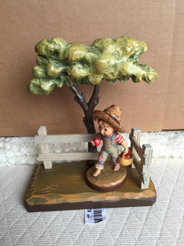 lot 82 image: Anri&nbspItaly&nbspWood carvings Figurines....