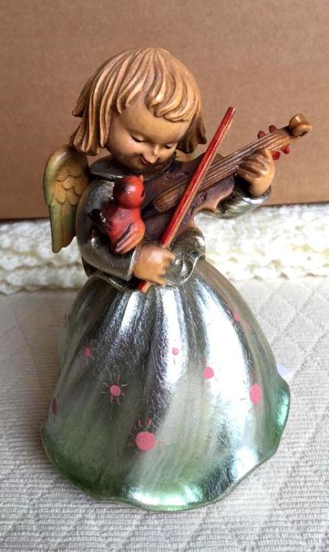 lot 87 image: Anri Italy Wood Carving music box of Angel pl...