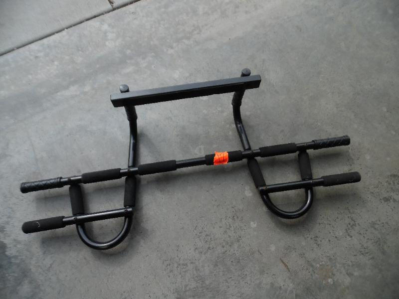 lot 12 image: Exercise bar