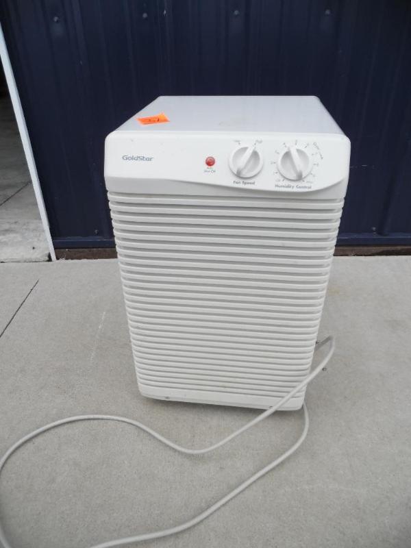 lot 32 image: Dehumidifier