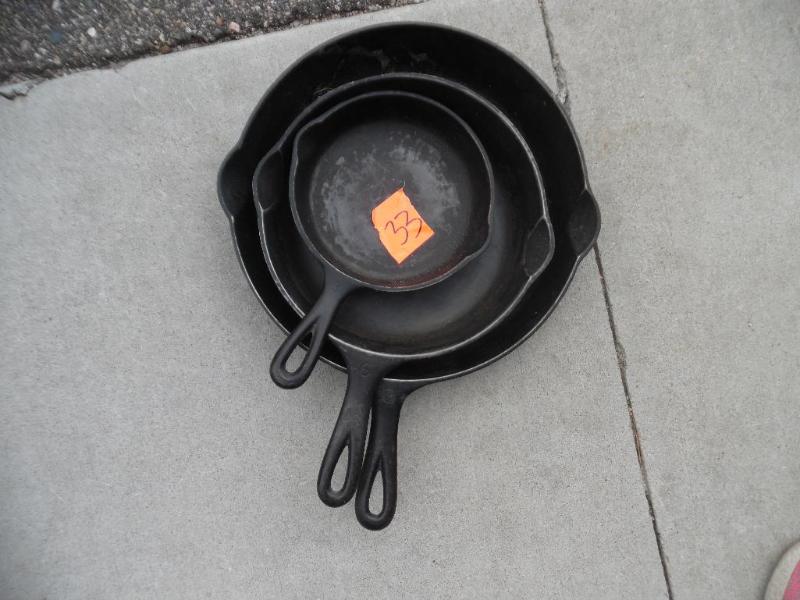 lot 33 image: Cast iron skillets