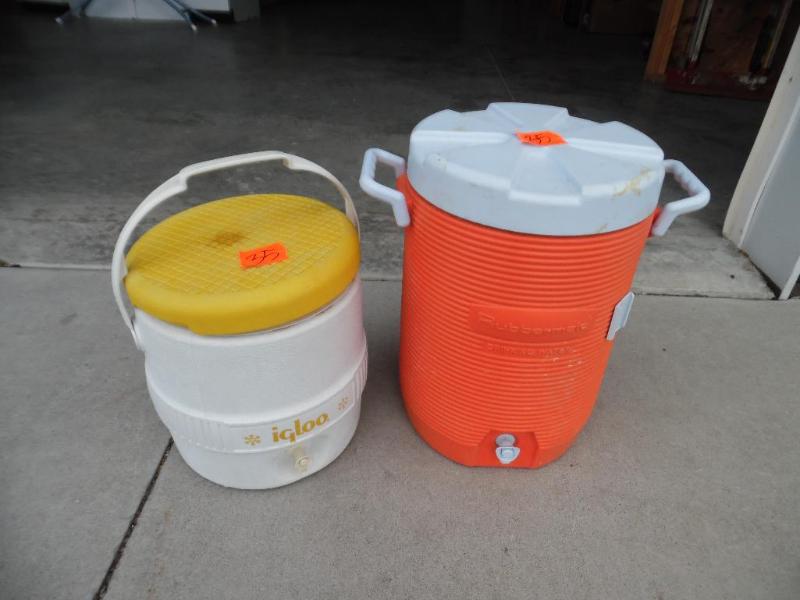 lot 35 image: Drink coolers