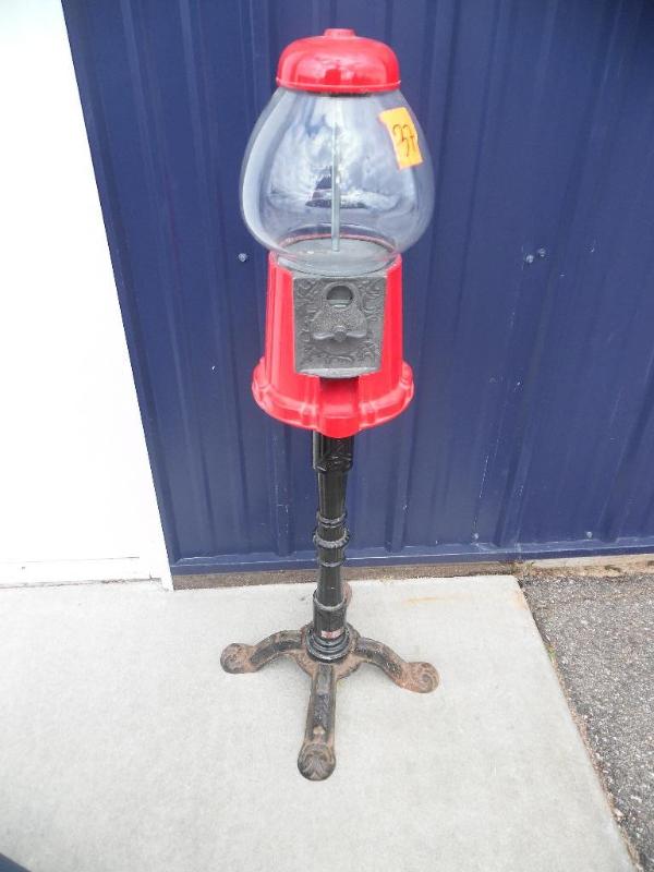 lot 37 image: Gumball machine