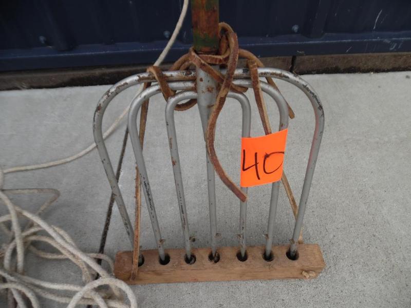 lot 40 image: Fishing spear