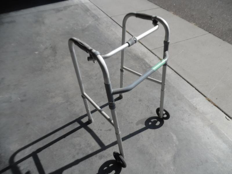 Foldable walker