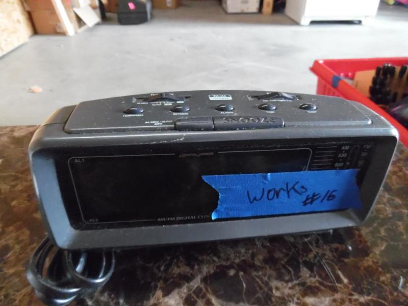 lot 16 image: Alarm CLock