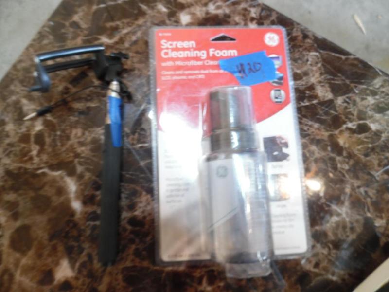 lot 20 image: Selfie Stick