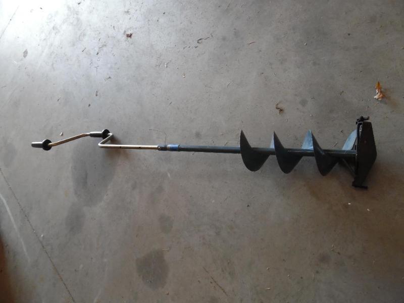 lot 29 image: Ice auger