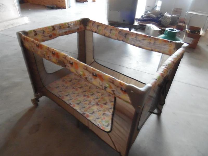lot 3 image: Pack N Play