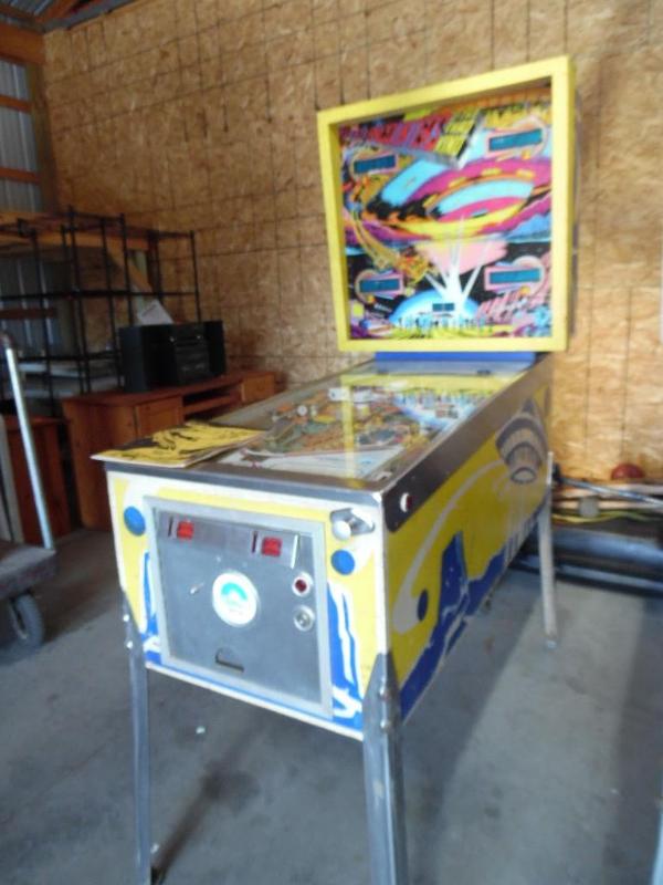 lot 32 image: Close Encounters of the Third Kind pinball machine
