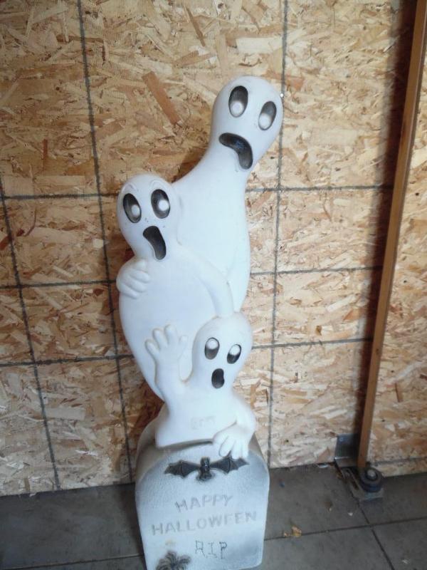 lot 34 image: Halloween decoration