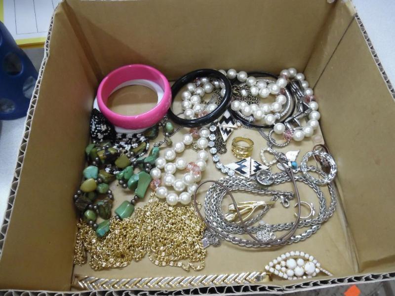 lot 36 image: Costume jewelry