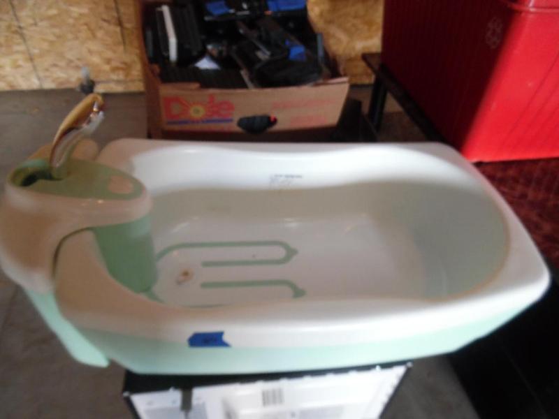lot 6 image: Baby Bath Tub