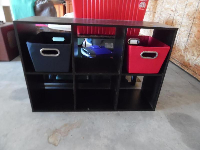 lot 8 image: Cube Shelf