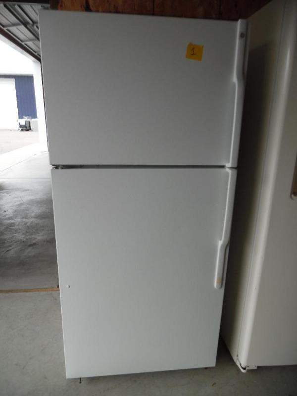 lot 1 image: GE Refrigerator