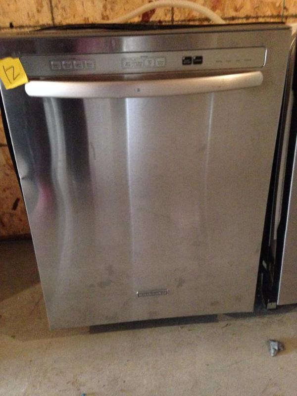 lot 12 image: Kitchen Aid dishwasher