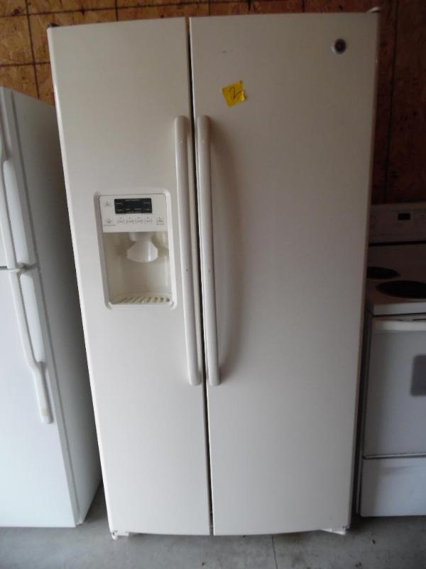 lot 2 image: GE Refrigerator