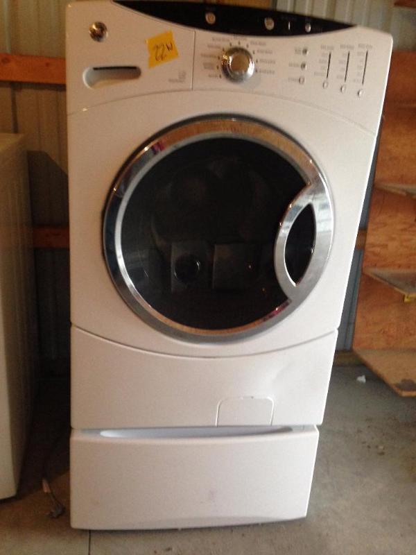 lot 22 image: GE washer