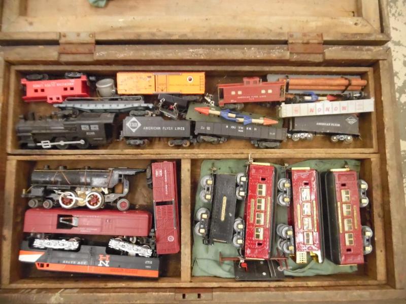 lot 11 image: Vintage train set