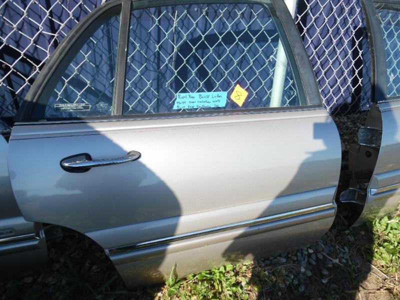 lot 8 image: Buick LeSabre Car Door