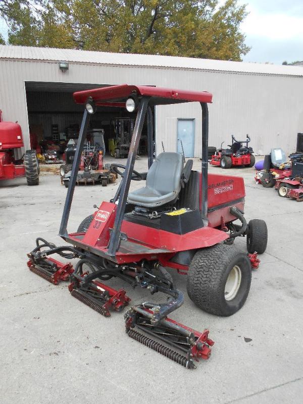 lot 4 image: Toro Reelmaster 5200-D Commercial Lawn Mower. NO RESERVE