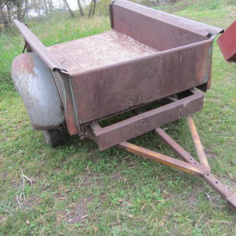 lot 10 image: Pickup Box Farm Trailer