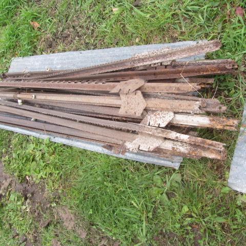 lot 106 image: Steel Fence Posts