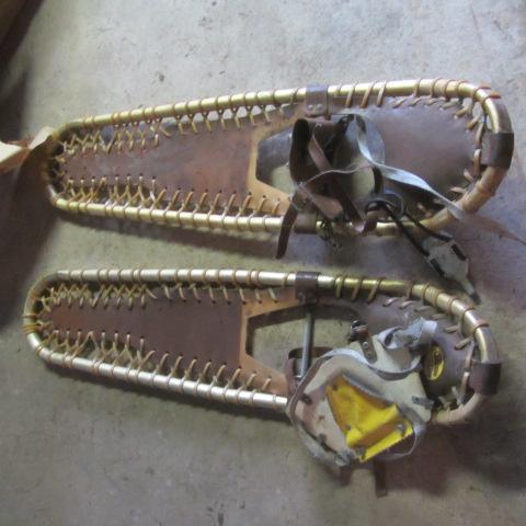 lot 114 image: Snow Shoes