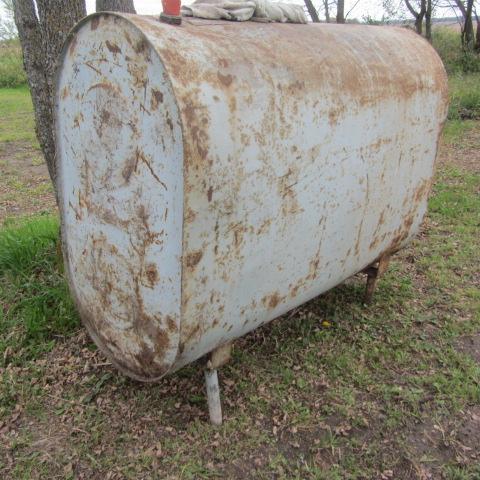 lot 12 image: Fuel Tank on Stand
