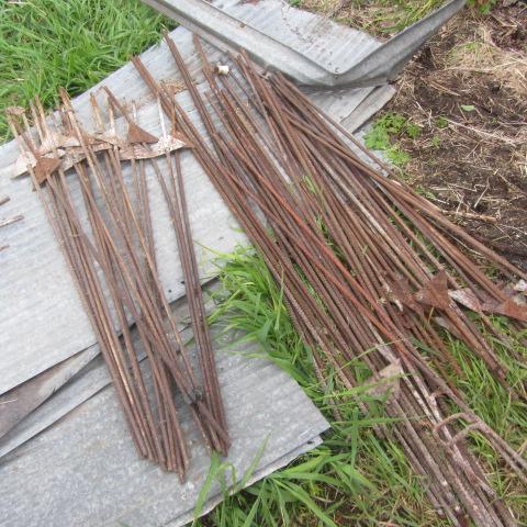 lot 121 image: Electric Fence Posts