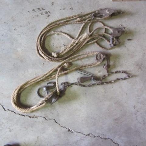lot 128 image: Fence Stretchers