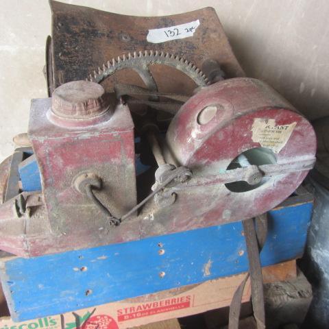 lot 132 image: Vintage Seeder, Tray, Little Giant Duster