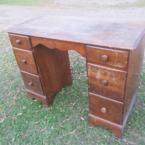 lot 136 image: Vintage Maple Desk